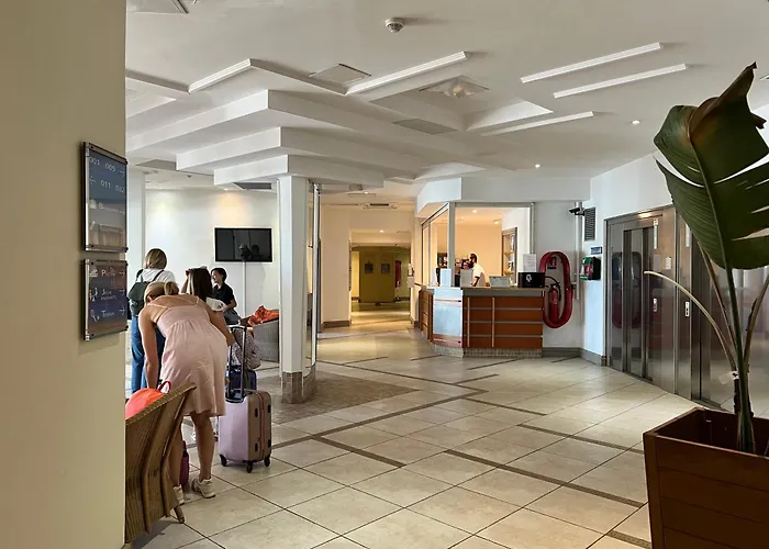 Aeroport Seafront With Pool كروس دي كاين