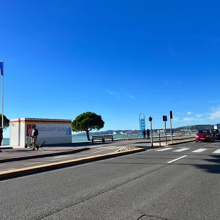 Aeroport Seafront With Pool Apartament