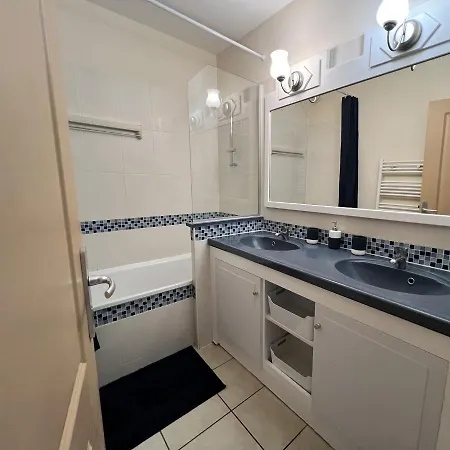 Apartament Aeroport Seafront With Pool